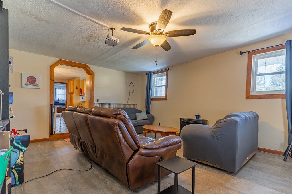 1552 Allisonia Road Hiwassee, VA 24347 - Photo 17 of 38 Gallery Image 17