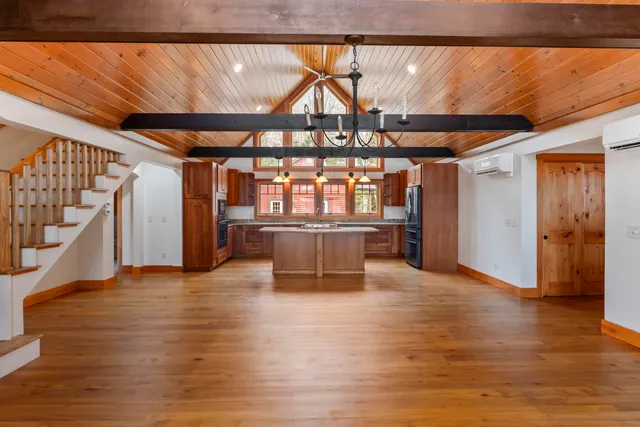 $1,250,000 | 101 Butter Point, Waldoboro, ME 04572
