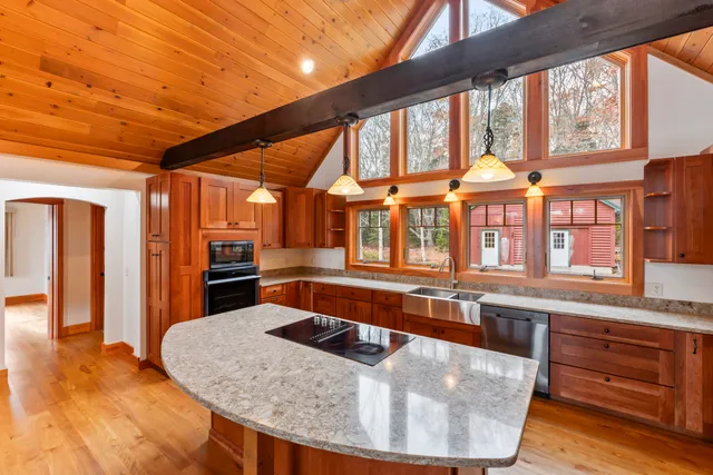 $1,250,000 | 101 Butter Point, Waldoboro, ME 04572