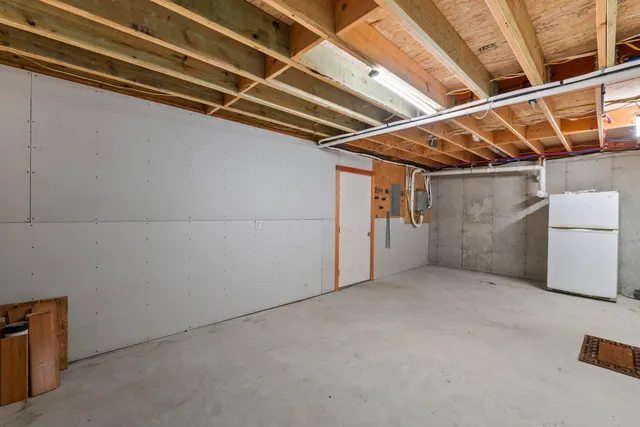 $1,250,000 | 101 Butter Point, Waldoboro, ME 04572