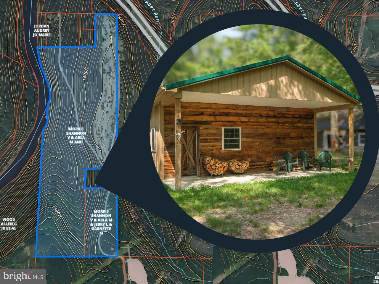 a view of entryway with a garden