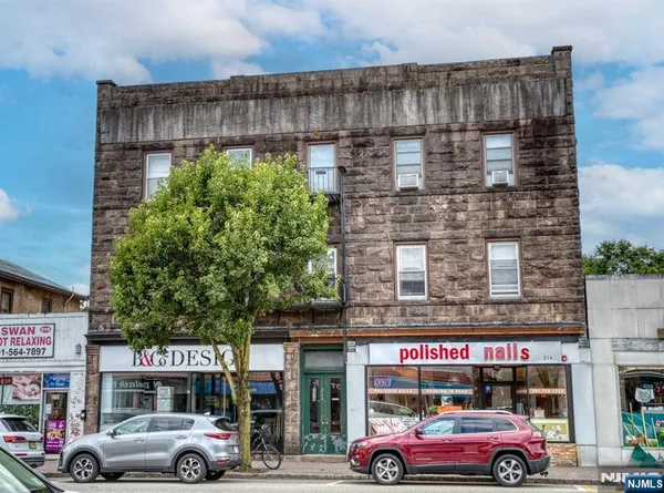 $1,950 | 214 Closter Dock Road, Unit 4, Closter, NJ 07624
