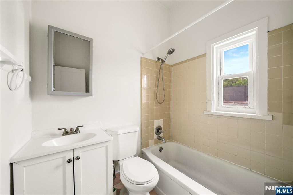 214 Closter Dock Road, Unit 4 Closter, NJ 07624 - Photo 8 of 12