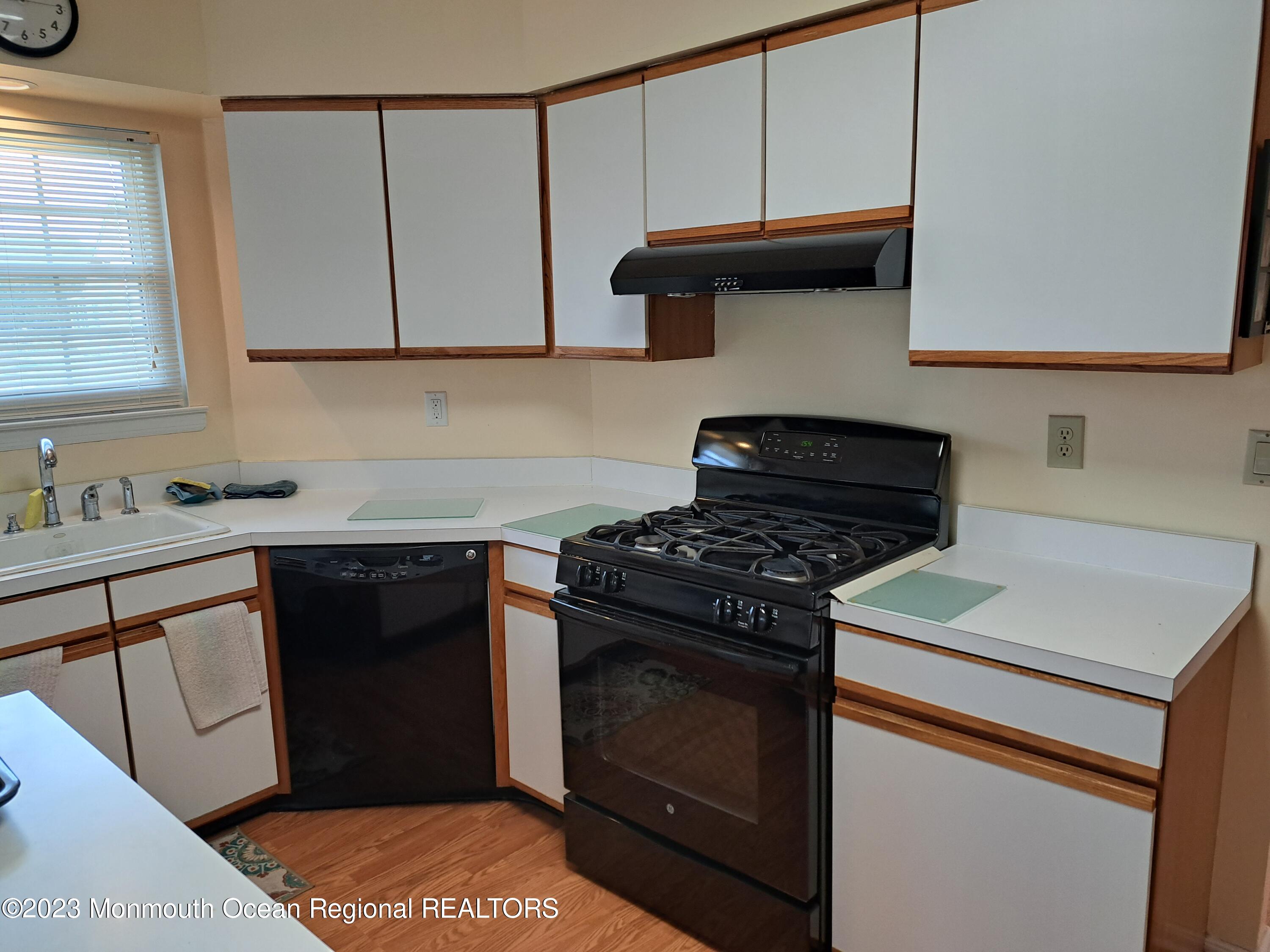 48 Narberth Way Toms River, NJ 08757 - Photo 5 of 12 KITCHEN 48 NARBERTH
