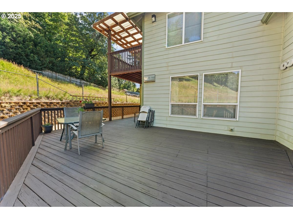 5122 Southeast Jenne Road Portland, OR 97236 - Photo 5 of 36