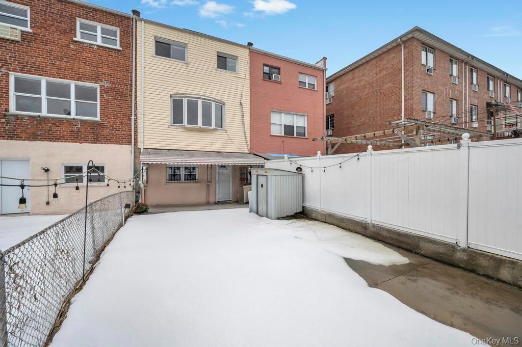 280 Balcom Avenue Bronx, NY 10465 - Photo 28 of 33 Spacious backyard.