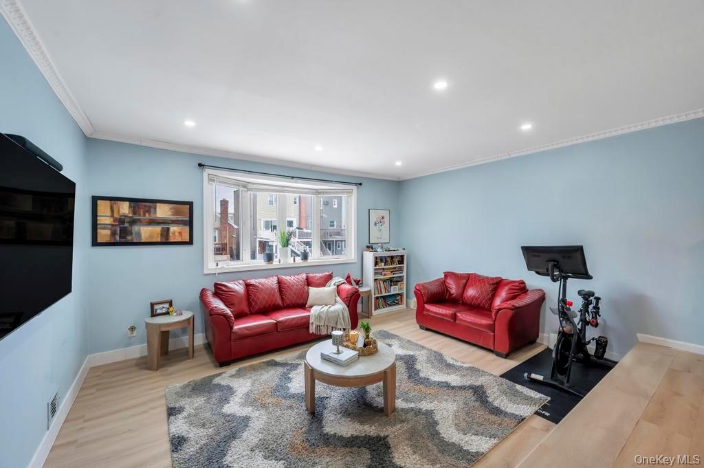 280 Balcom Avenue Bronx, NY 10465 - Photo 9 of 33 Spacious Living Room
