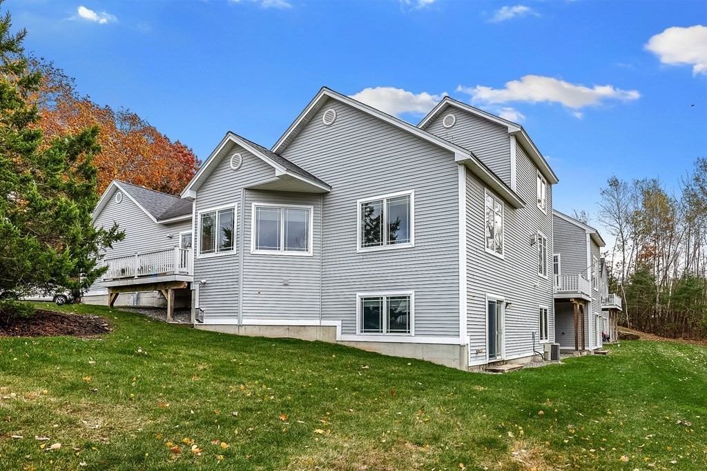 10 Mountain Village Road, Unit 10 Windham, NH 03087 - Photo 4 of 29
