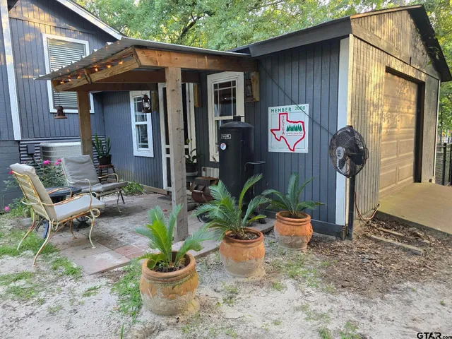 a view of a house with backyard and sitting area