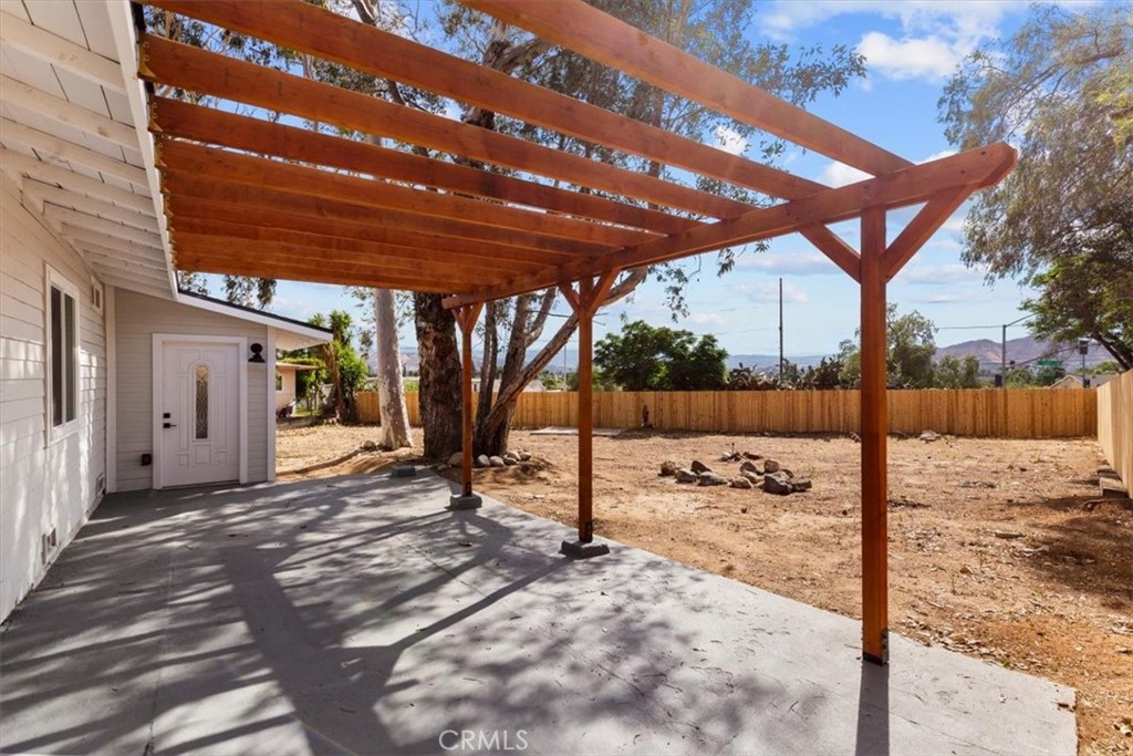 10235 Clara Vista Lane Riverside, CA 92503 - Photo 12 of 14