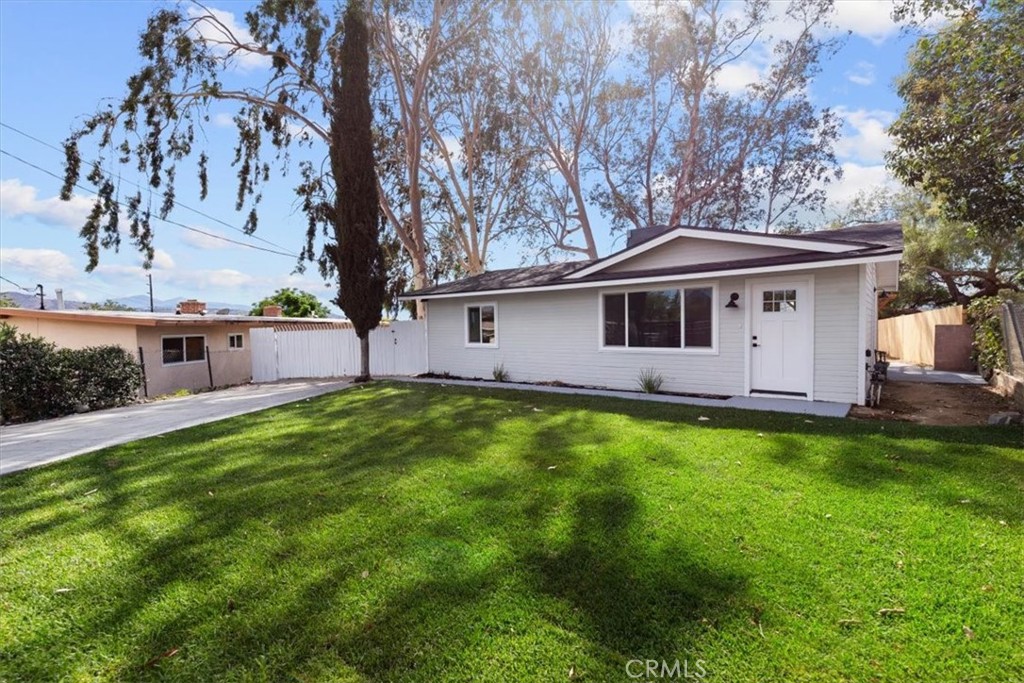 10235 Clara Vista Lane Riverside, CA 92503 - Photo 2 of 14