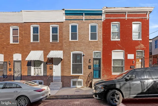 a car parked in front of a building