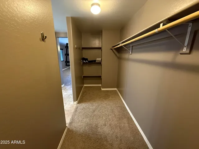 a en suite bathroom with a double vanity sink and mirror