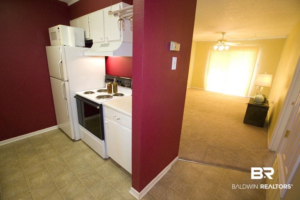 236 Riverbend Drive, Unit 236 Mobile, AL 36605 - Photo 2 of 25 Kitchen
