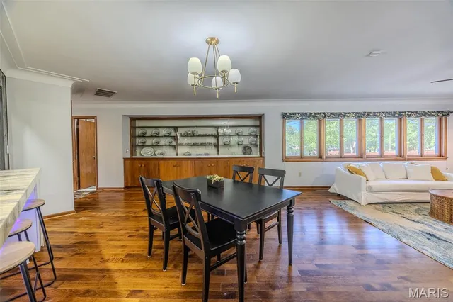 $375,000 | 376 Sunset Drive, Lebanon, MO 65536