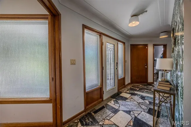 $375,000 | 376 Sunset Drive, Lebanon, MO 65536