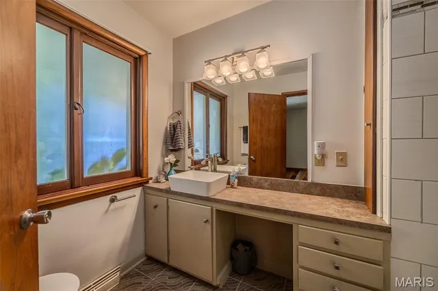 $375,000 | 376 Sunset Drive, Lebanon, MO 65536