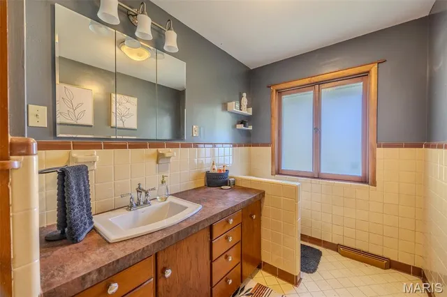 $375,000 | 376 Sunset Drive, Lebanon, MO 65536