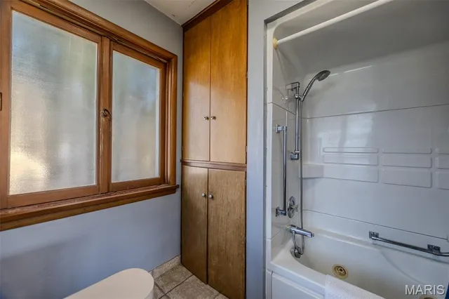 $375,000 | 376 Sunset Drive, Lebanon, MO 65536