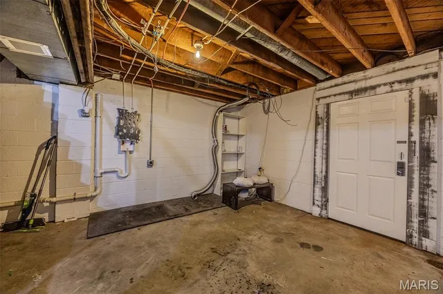 $375,000 | 376 Sunset Drive, Lebanon, MO 65536