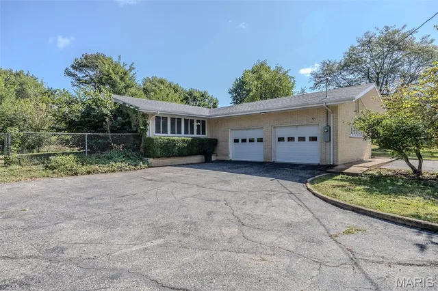 $375,000 | 376 Sunset Drive, Lebanon, MO 65536