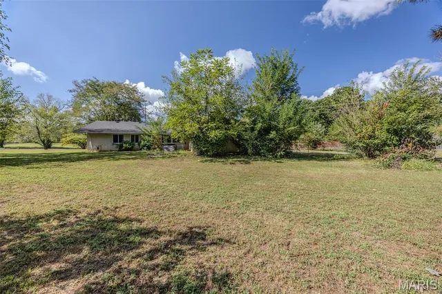 $375,000 | 376 Sunset Drive, Lebanon, MO 65536