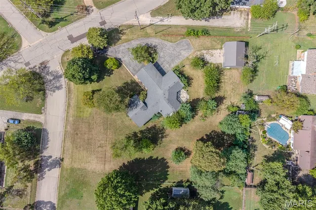 $375,000 | 376 Sunset Drive, Lebanon, MO 65536