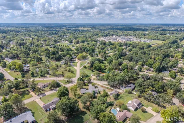 $375,000 | 376 Sunset Drive, Lebanon, MO 65536