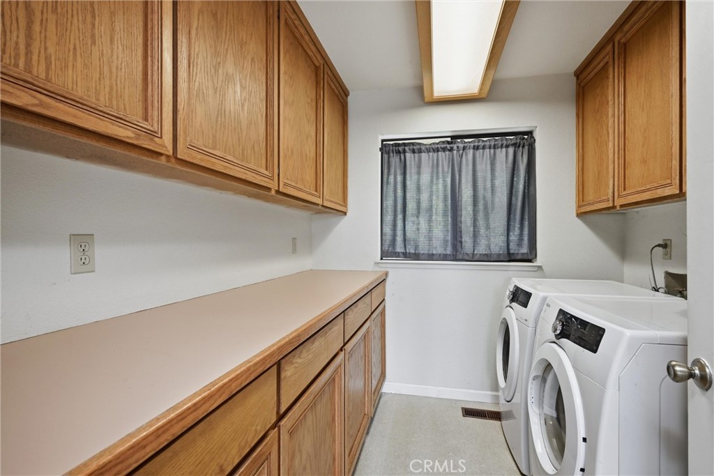 17312 Greenridge Road Hidden Valley Lake, CA 95467 - Photo 16 of 34 a utility room with dryer and washer