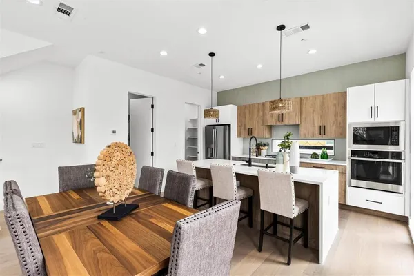 $3,250 | 604 North Ewing Avenue, Unit 107, Dallas, TX 75203