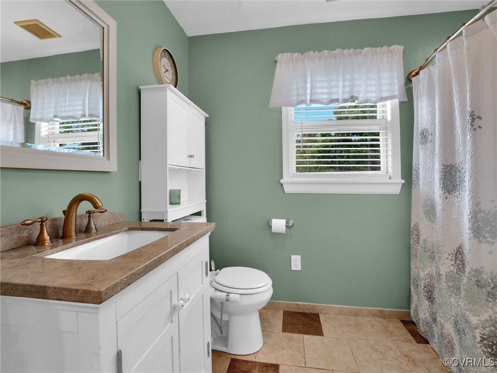 727 Eanes Road Kenbridge, VA 23944 - Photo 33 of 50 a bathroom with a granite countertop toilet sink and mirror