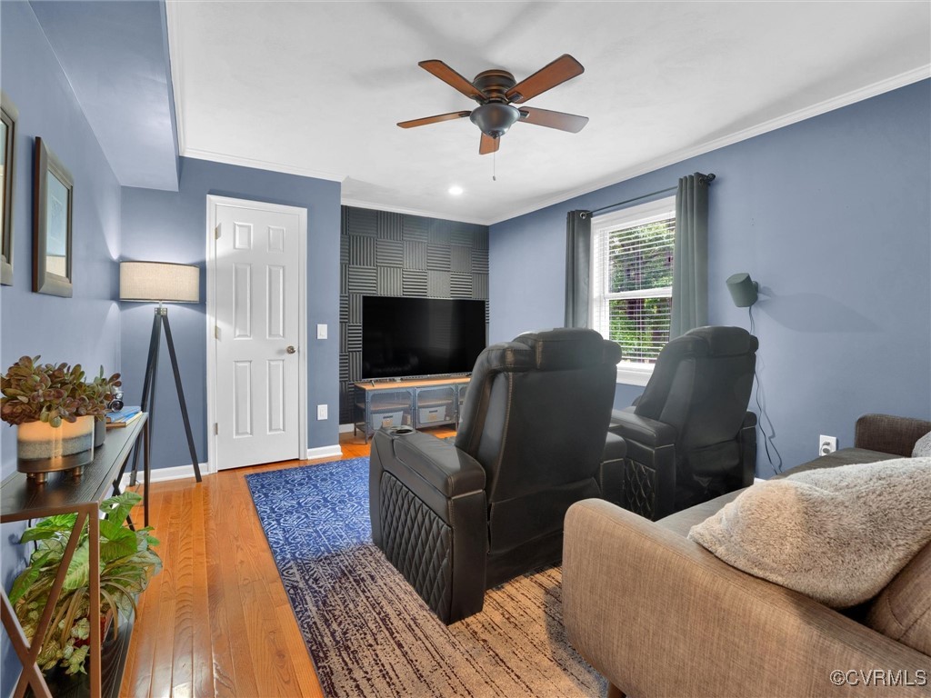 727 Eanes Road Kenbridge, VA 23944 - Photo 35 of 50 a living room with furniture and a flat screen tv