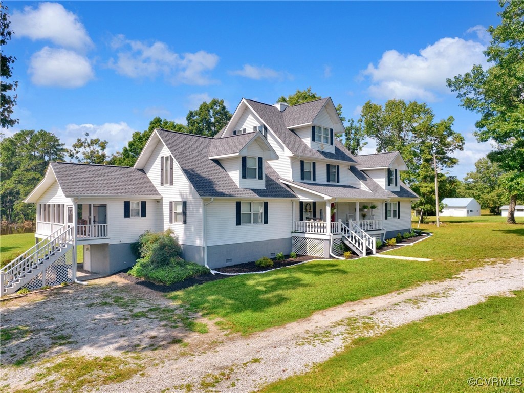 727 Eanes Road Kenbridge, VA 23944 - Photo 4 of 50 a front view of a house with a garden