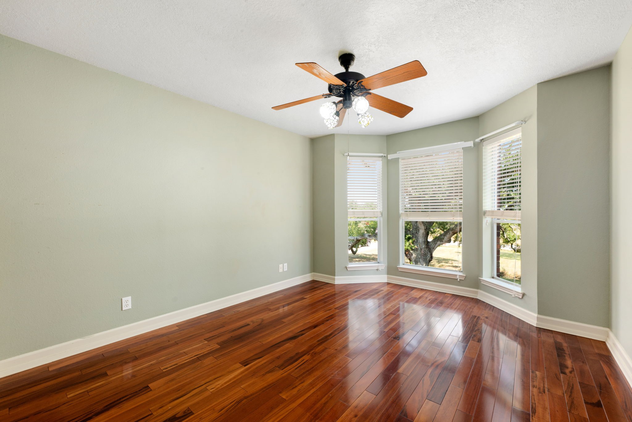 17207 Penick Road Waller, TX 77484 - Photo 24 of 37 an empty room with windows and fan