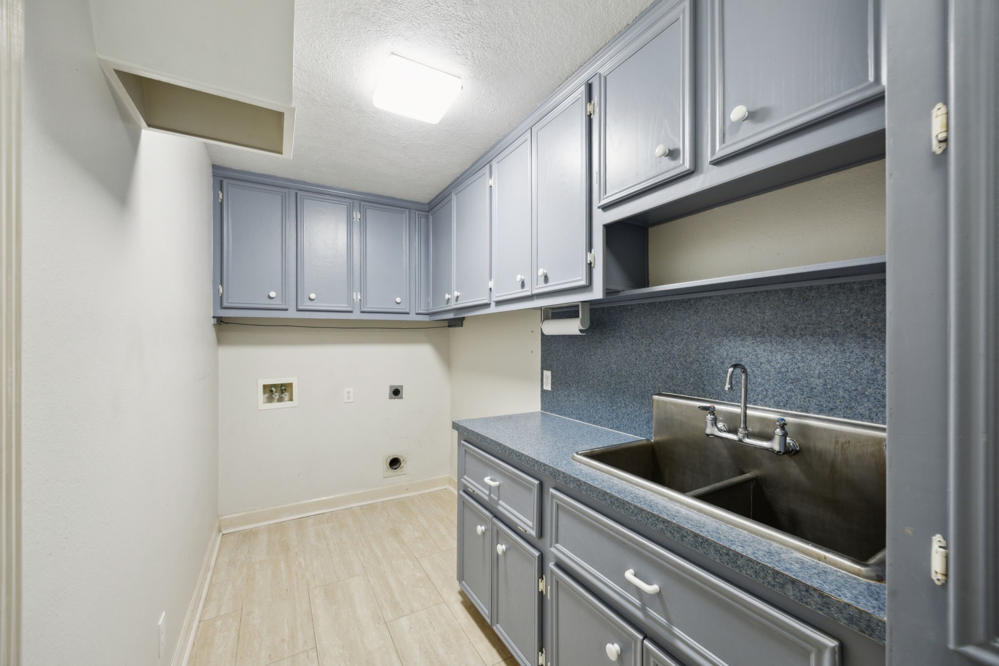 17207 Penick Road Waller, TX 77484 - Photo 34 of 37 In-home laundry room boasts travertine floors and located across from the food pantry and around the corner from the kitchen was remodeled in 2011 to include a laundry chute from the secondary bathroom, upstairs, for convenience.