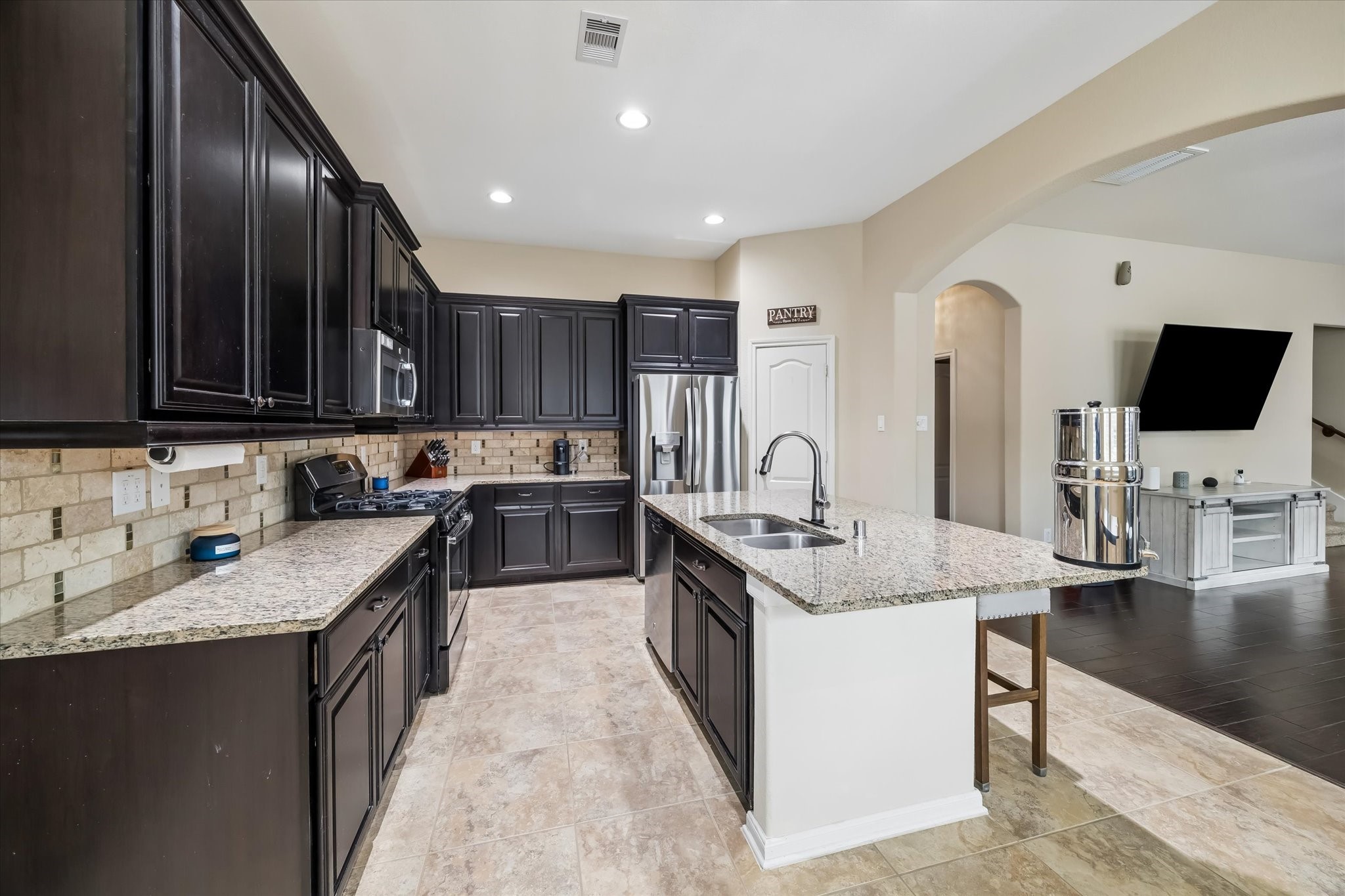 6723 Hunters Way Lane Baytown, TX 77521 - Photo 4 of 16