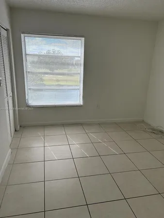 $1,900 | 17500 Northwest 68th Avenue, Unit D3002, Hialeah, FL 33015