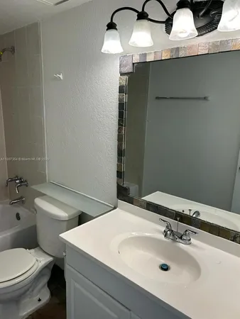 $1,900 | 17500 Northwest 68th Avenue, Unit D3002, Hialeah, FL 33015
