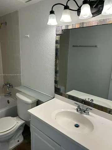 $1,900 | 17500 Northwest 68th Avenue, Unit D3002, Hialeah, FL 33015
