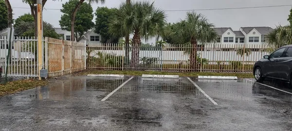 $1,900 | 17500 Northwest 68th Avenue, Unit D3002, Hialeah, FL 33015