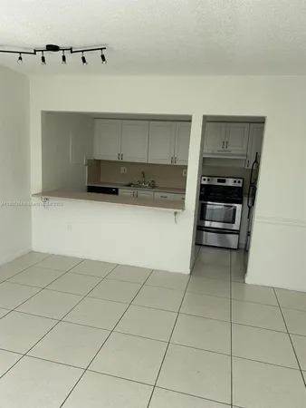 $1,900 | 17500 Northwest 68th Avenue, Unit D3002, Hialeah, FL 33015