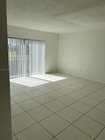 $1,900 | 17500 Northwest 68th Avenue, Unit D3002, Hialeah, FL 33015