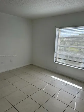 $1,900 | 17500 Northwest 68th Avenue, Unit D3002, Hialeah, FL 33015