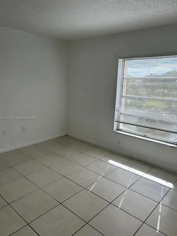 $1,900 | 17500 Northwest 68th Avenue, Unit D3002, Hialeah, FL 33015