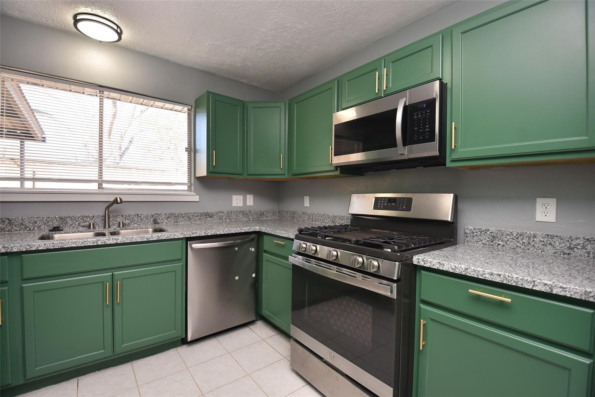 2711 Goldspring Lane Spring, TX 77373 - Photo 10 of 24