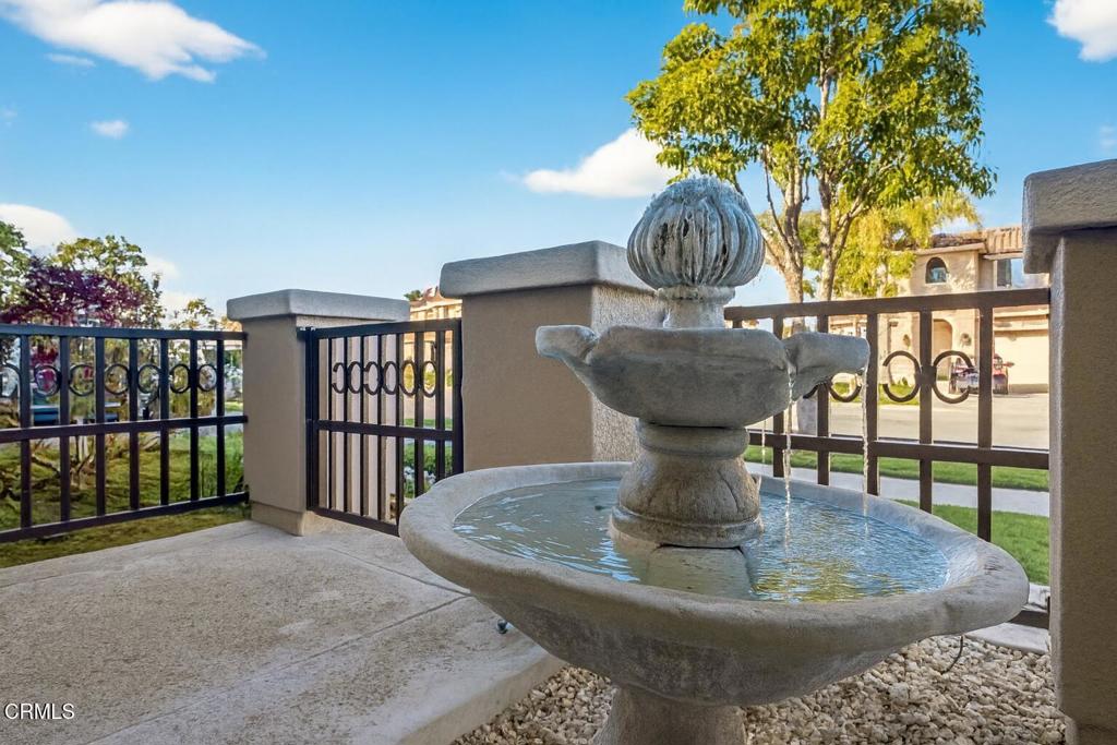 2914 Naples Drive Oxnard, CA 93035 - Photo 6 of 51 a view of a fountain in the roof deck
