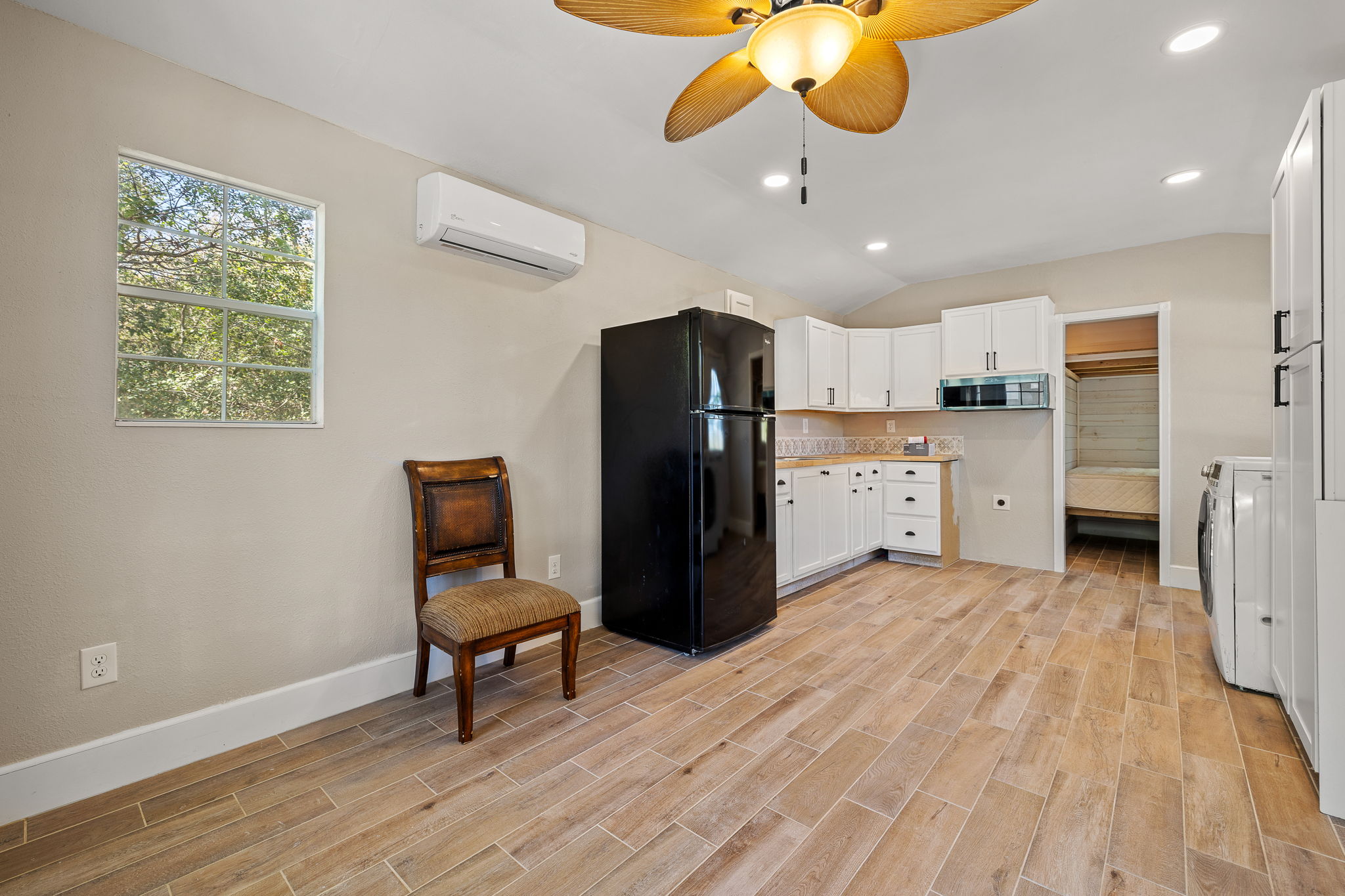 541 Hidden Oaks Drive Elgin, TX 78621 - Photo 29 of 40 All the comforts in the TINY HOME