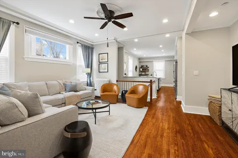 $1,500,000 | 190 Duke Of Gloucester Street, Annapolis, MD 21401