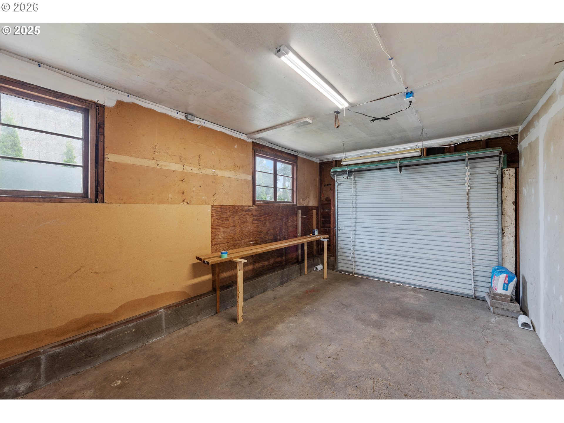 536 South Marple Street Coos Bay, OR 97420 - Photo 22 of 39 Garage