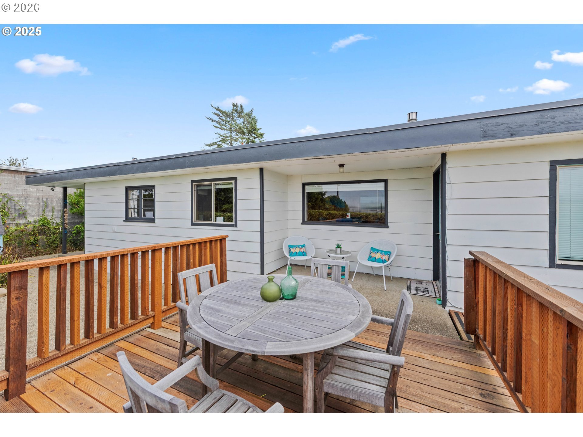 536 South Marple Street Coos Bay, OR 97420 - Photo 25 of 39 Deck